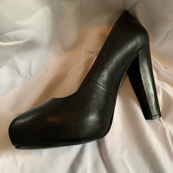 Black Heels (MRKT) - Picture 3 of 4